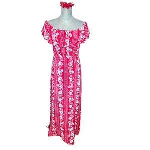 Forever 21 Red and White Floral Dress
Red floral maxi dress size L